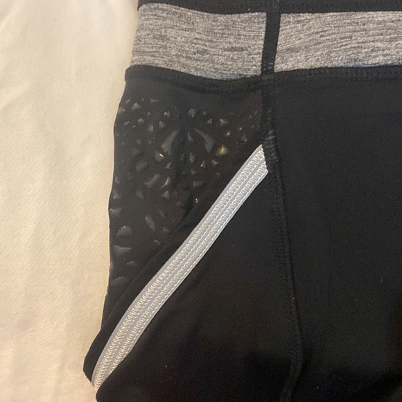 Lululemon Running Capris - Size 4 - Picture 6 of 6